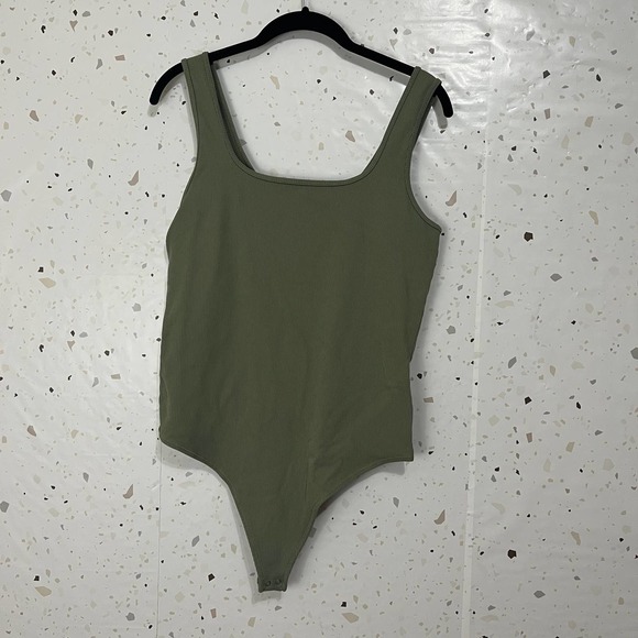 Abercrombie 90’s seamless ribbed tank bodysuit - Picture 3 of 6